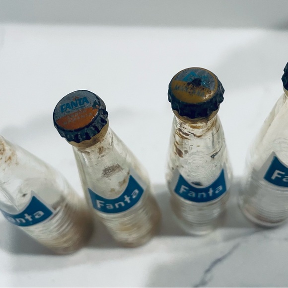 Vintage miniature set of 4 Fanta soda bottles with lids mini glass - Picture 3 of 8